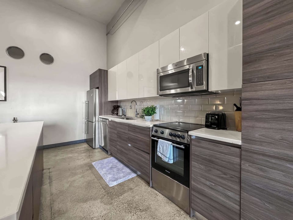 Full Kitchen