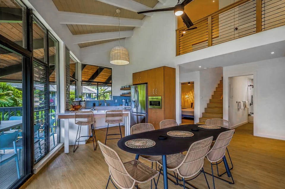 Gorgeous dining area!