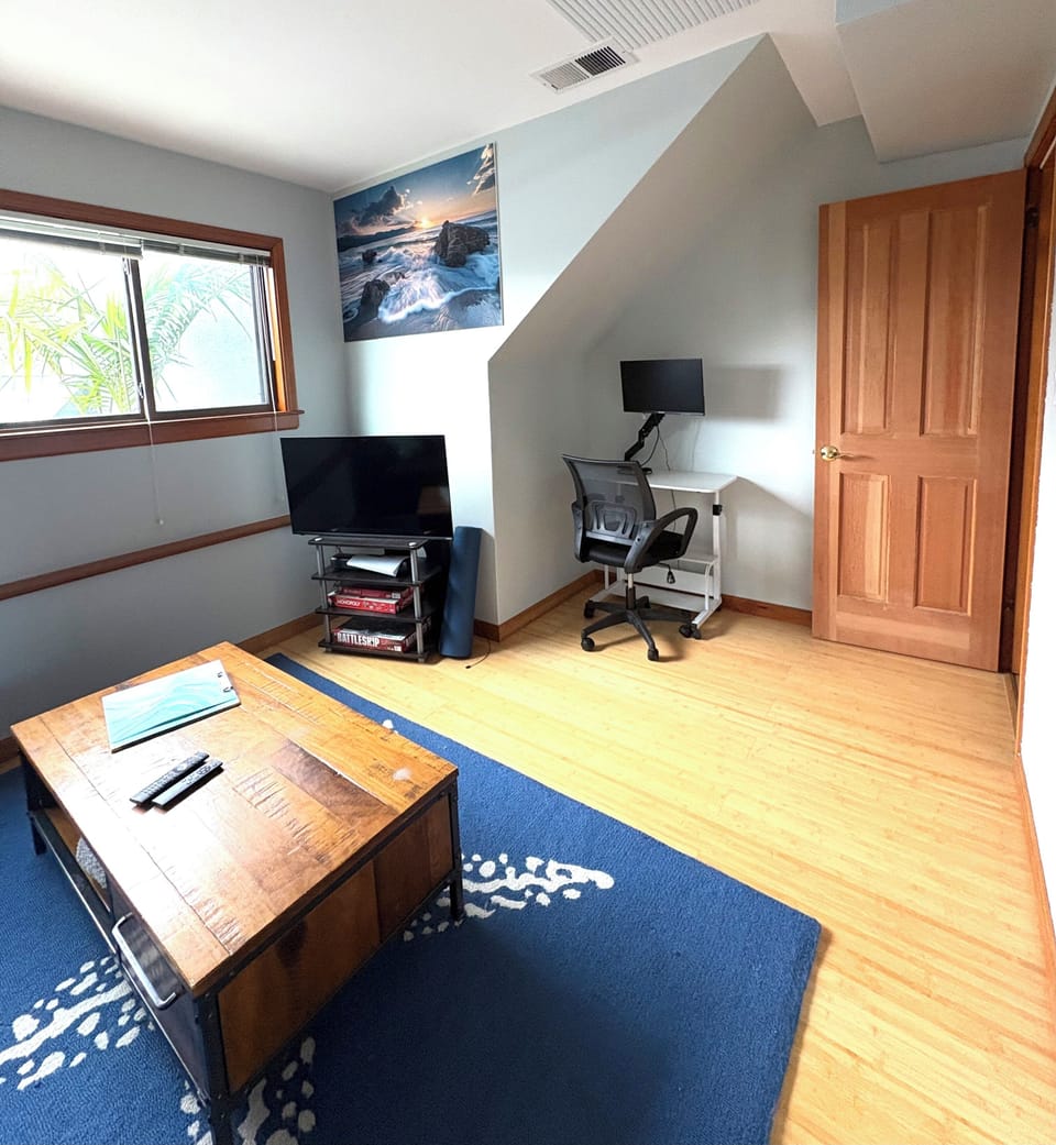 Smart TV with workstation