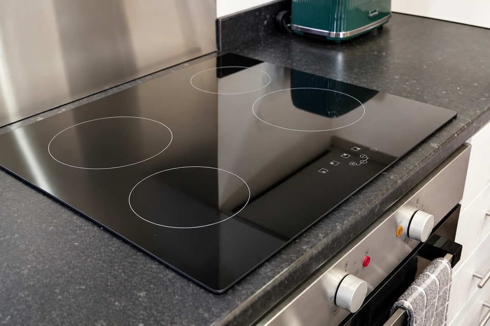 Cook with ease in a well-equipped kitchen featuring modern appliances, generous counter space and ample storage. The practical layout makes everything from preparing quick breakfasts to cooking shared dinners simple and enjoyable.