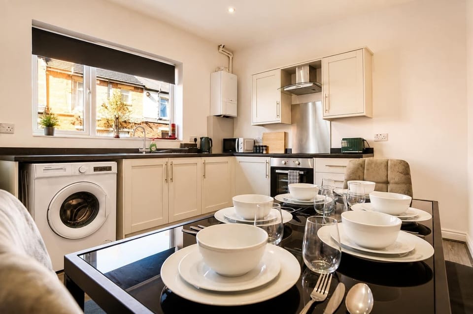 Dine together in a bright, thoughtfully arranged space with comfortable seating and contemporary touches. The open layout makes it easy to enjoy everything from quick breakfasts to leisurely dinners and relaxed conversations.