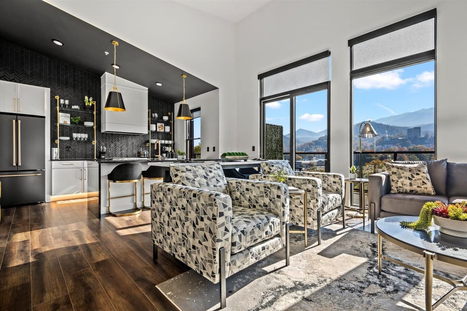 Living room with a mountain view to remember.