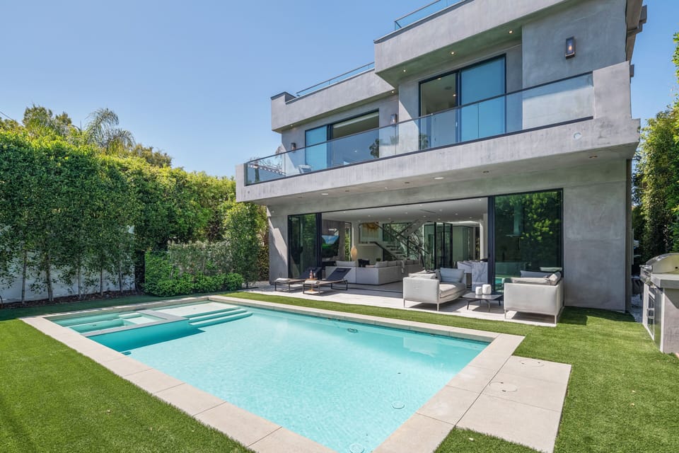 Villa Bond: ultra-luxurious getaway, ideal for families with kids.