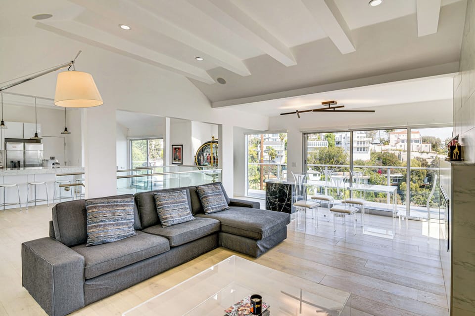 Living Room | Main Level | Smart TV | Free WiFi