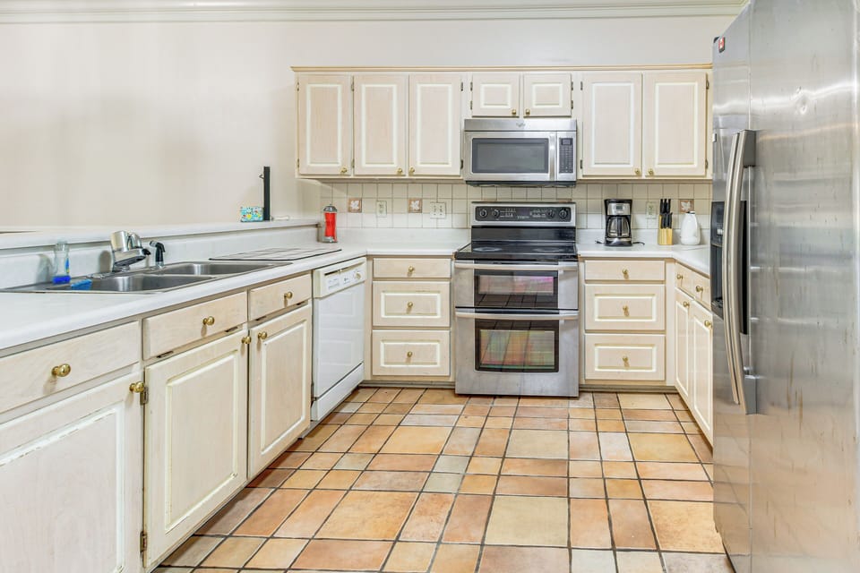 Kitchen | Drip Coffee Maker | Dishwasher | Blender