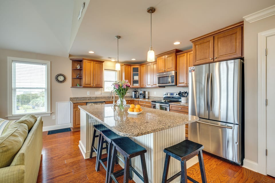Kitchen | 3rd Floor | Keurig & Drip Coffee Makers | Dishwasher | Cooking Basics