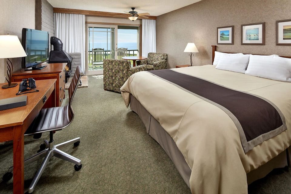 Unit with 1 King Bed