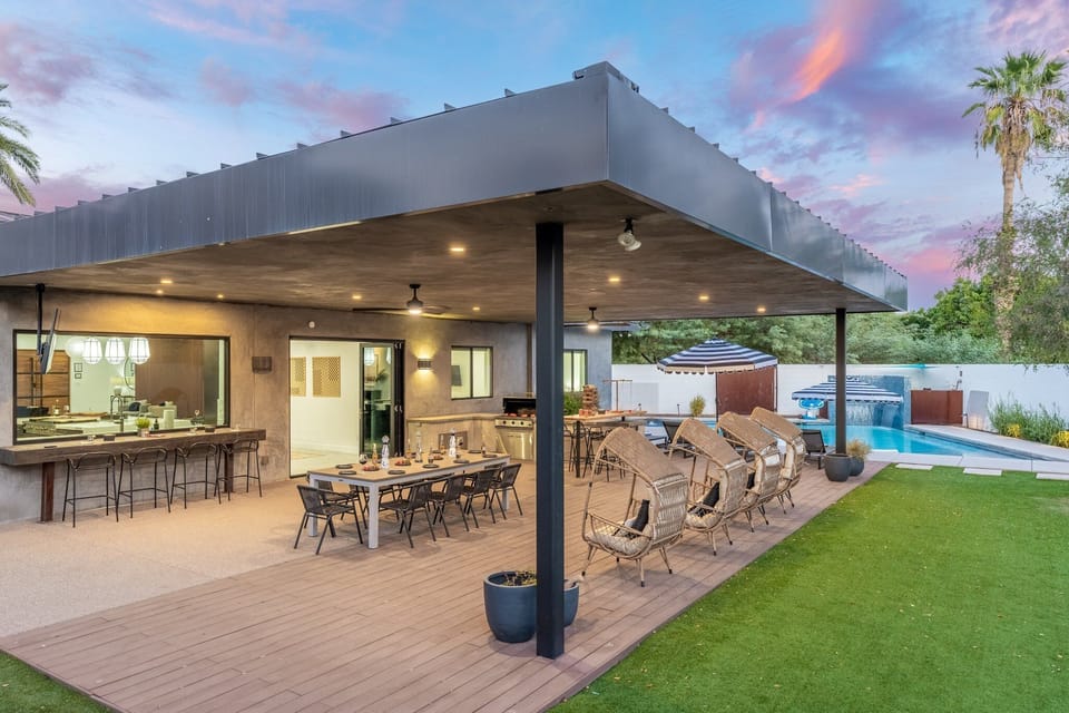 Outdoor & Indoor entertaining options