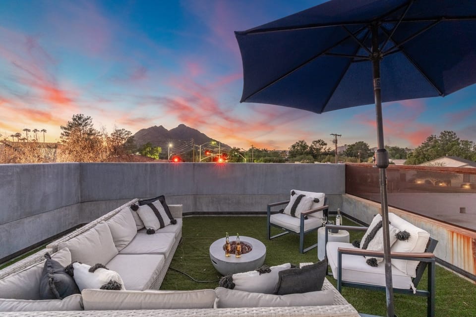 Perfect sunset views of Camelback Mountain