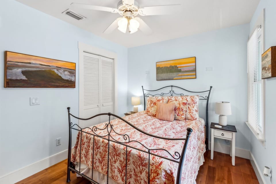 Guest Bedroom with Full Bed (downstairs)