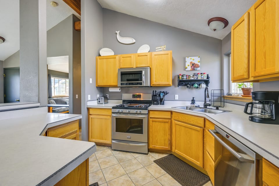 Kitchen | Toaster | Knife Set | Blender | Crockpot | Rice Cooker