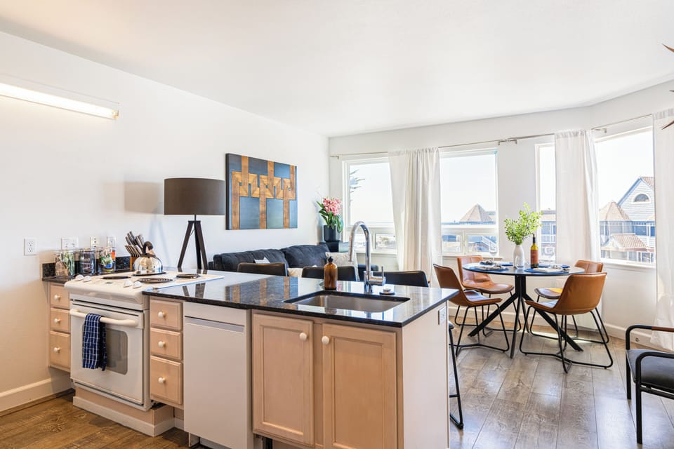 Fully equipped kitchen.