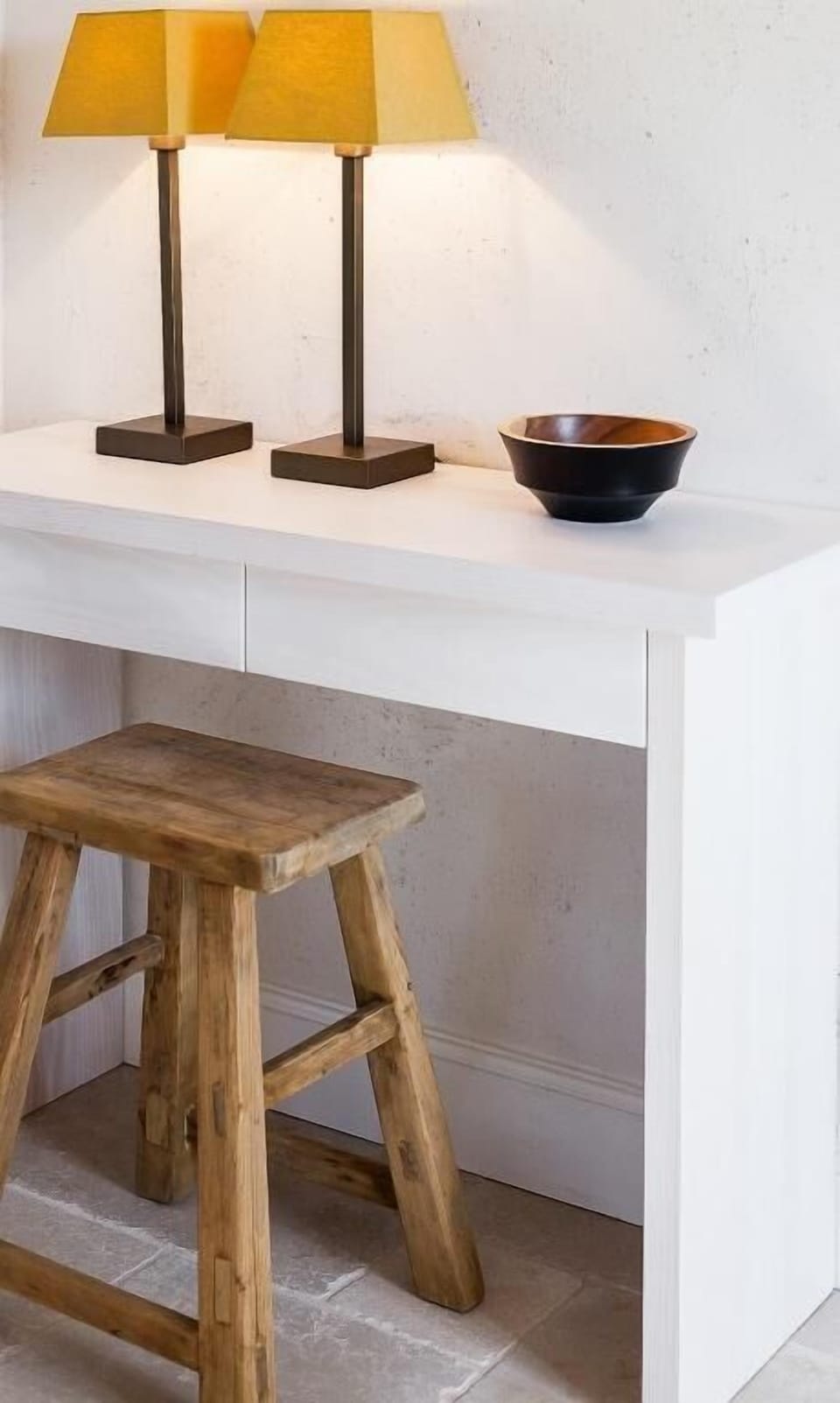 Simple table with lamps and bowl