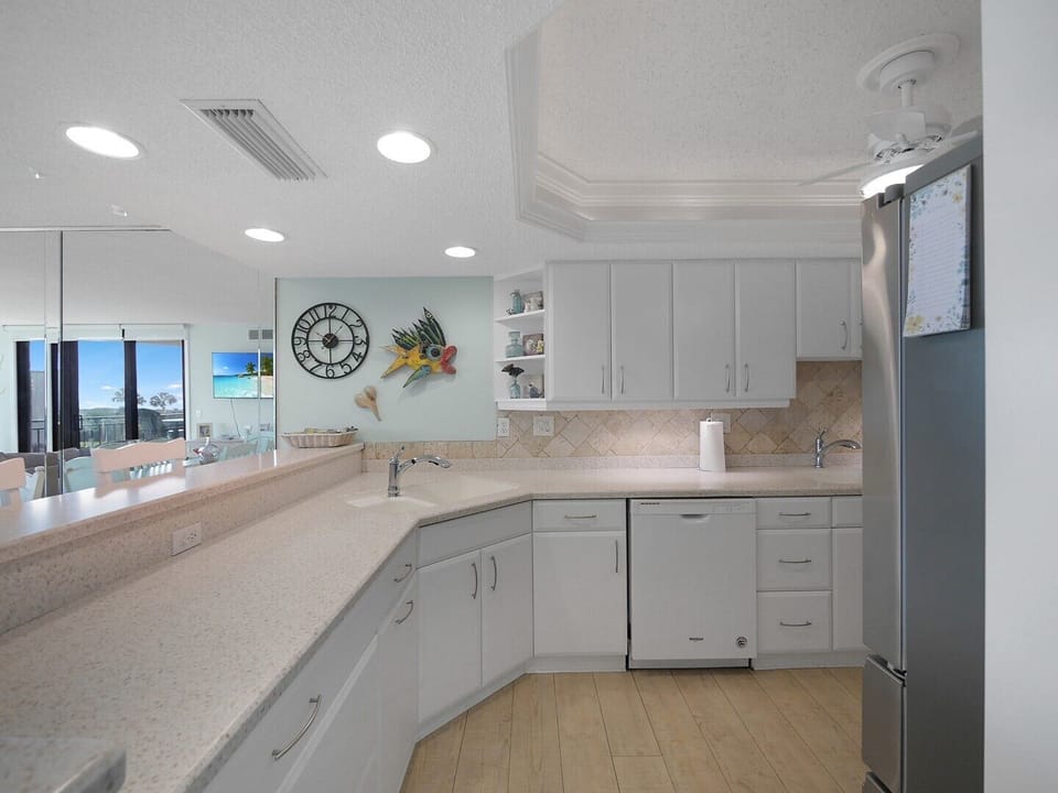 Updated full kitchen