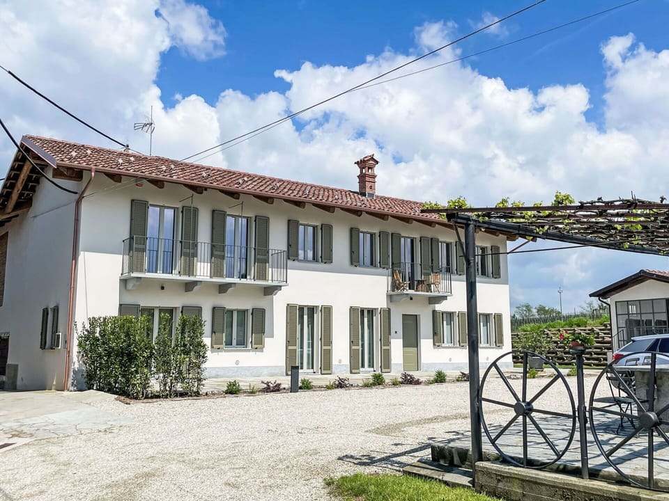 Window, Facade, House, Residential Area, Home, Human Settlement, Door, Cottage, Balcony, Sash Window