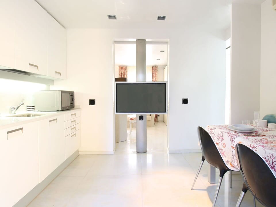 Furniture, Interior Design, Wall, Flooring, Wood, Ceiling, Floor, Room, Lighting, Home