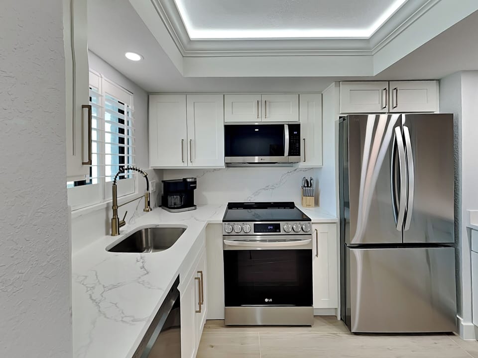 Fully Equipped Kitchen with Stainless Steel Appliances