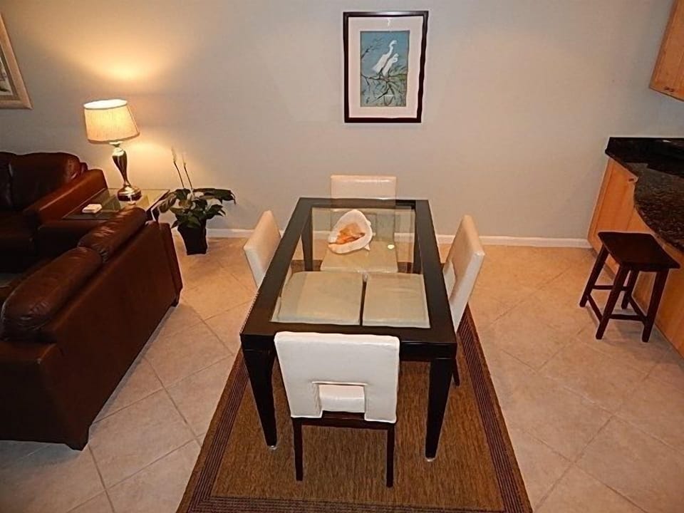 Dining Area - Seating for 4