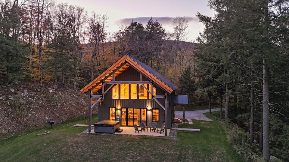 Large post and beam cabin nestled in the green mountains of Vermont