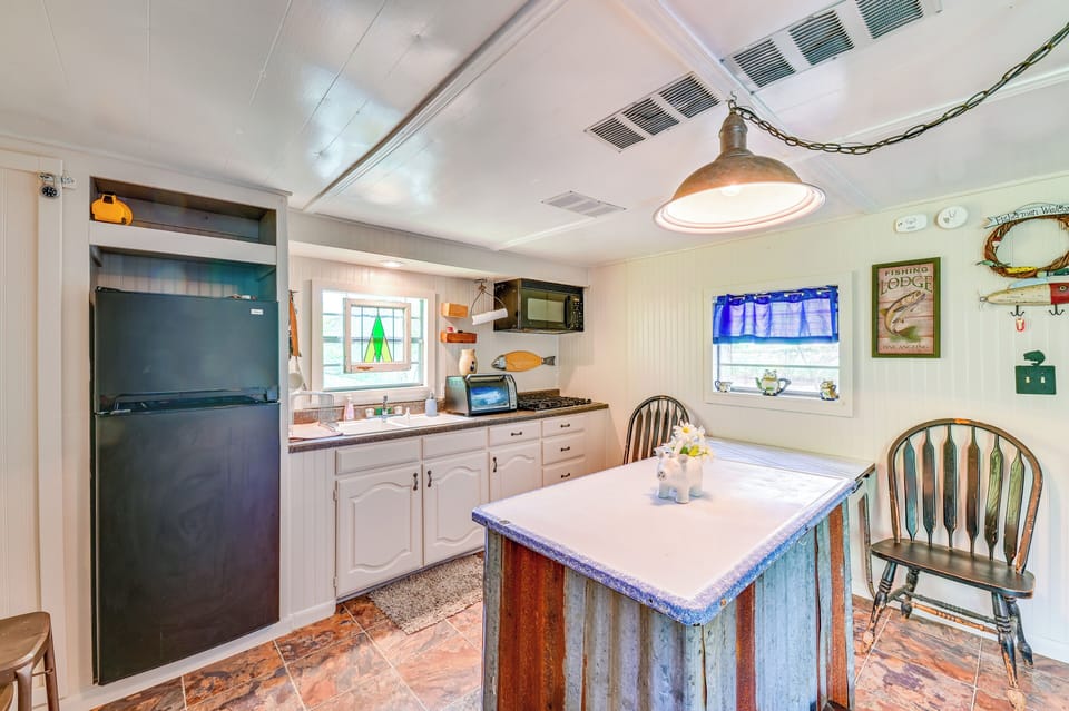 Kitchen | Cooking Basics | Single-Story Cabin