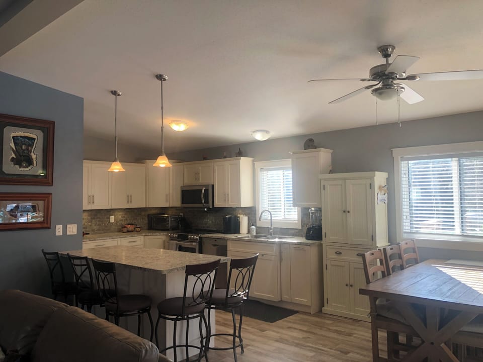 Open kitchen, dining room, living room with a breakfast or happy hour bar