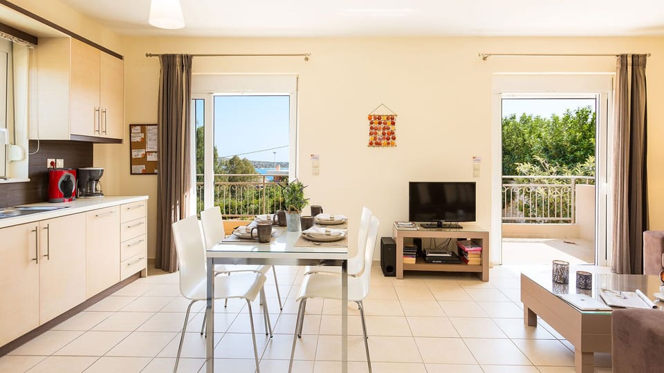 Ground Floor: Living Room 1