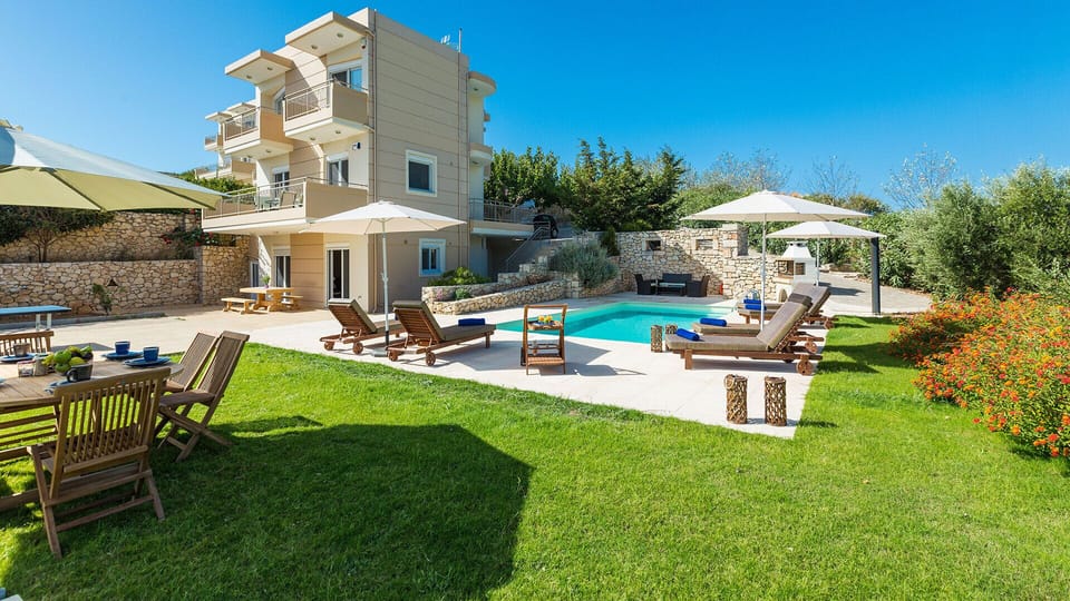 Luxury Villa with Private pool - 100m to the Beach