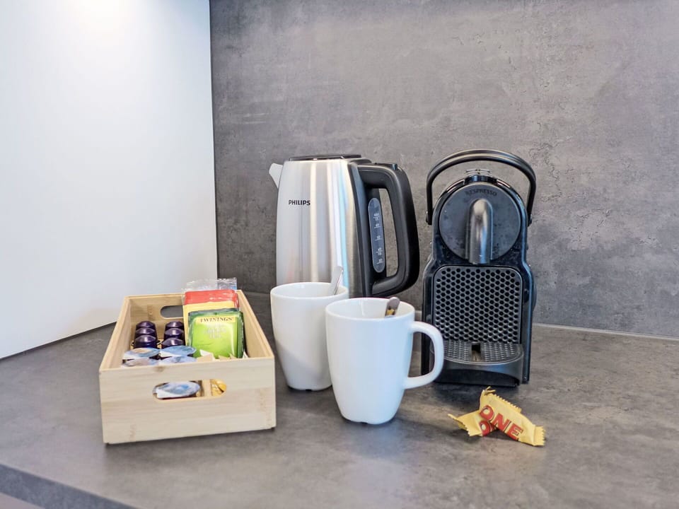 Small Appliance, Kitchen Appliance, Serveware, Home Appliance, Coffeemaker, Cup, Dishware