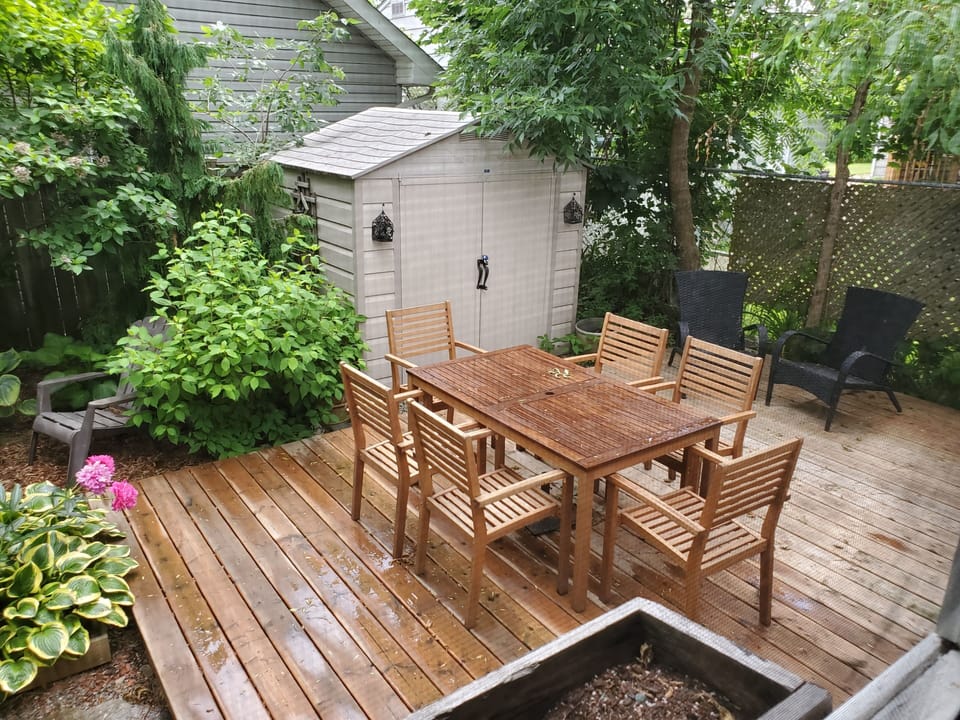 Outdoor dining