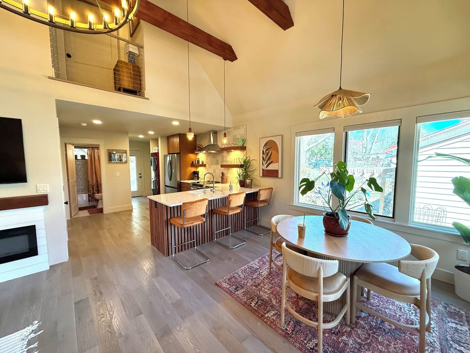 Dining room and bar
