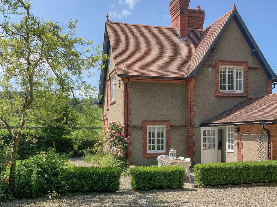 Exterior | Tyn Y Coed, Mold and the Clwydian Range