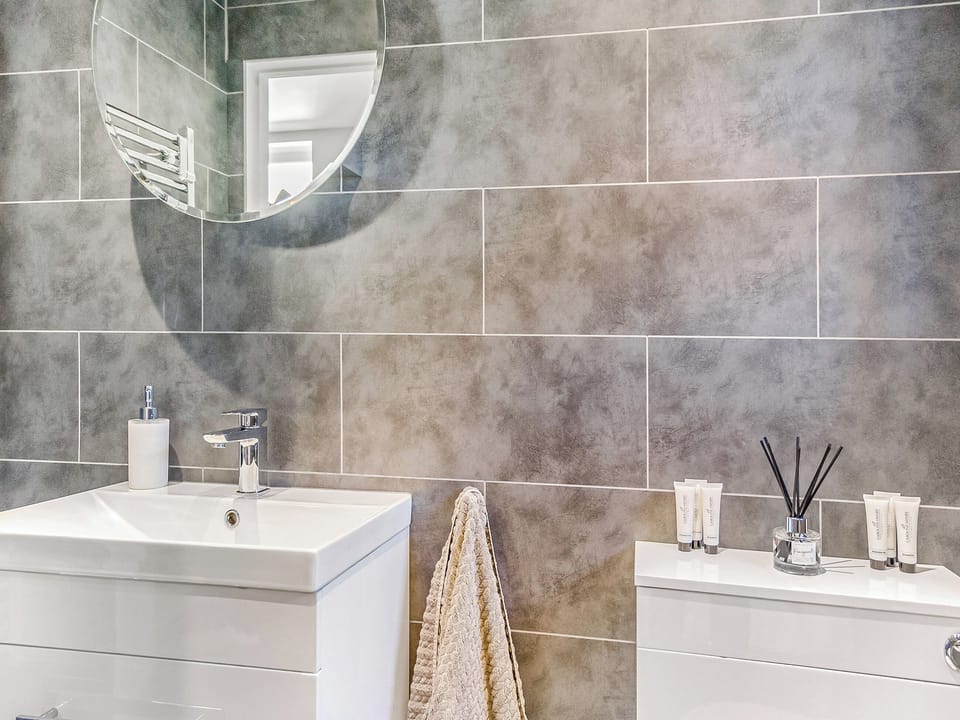 Bathroom | The Hideaway - The Old Post Office Apartments, Haltwhistle