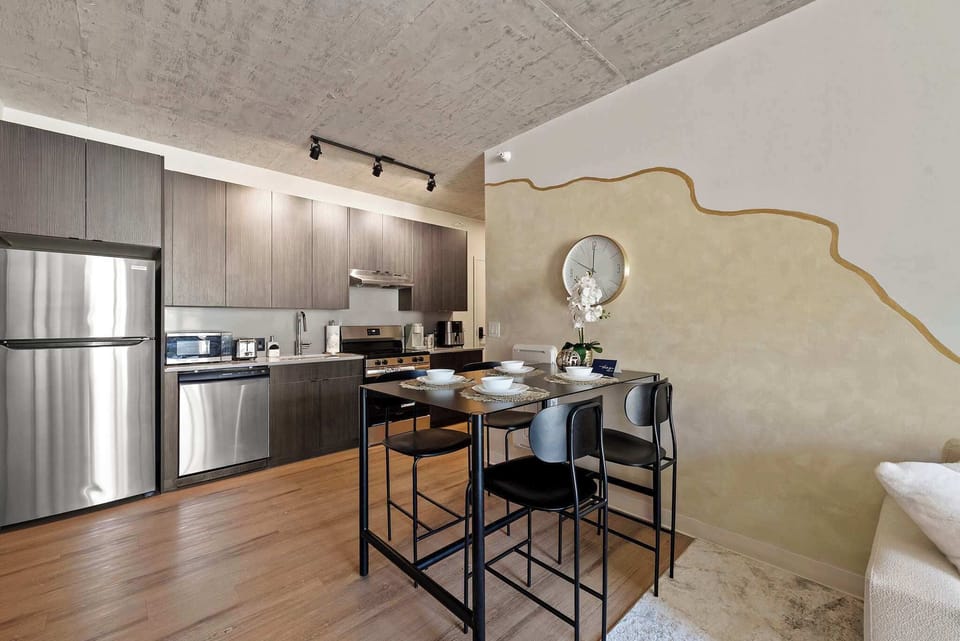 Modern kitchen setup keeps everything within reach for simple, stress-free cooking.