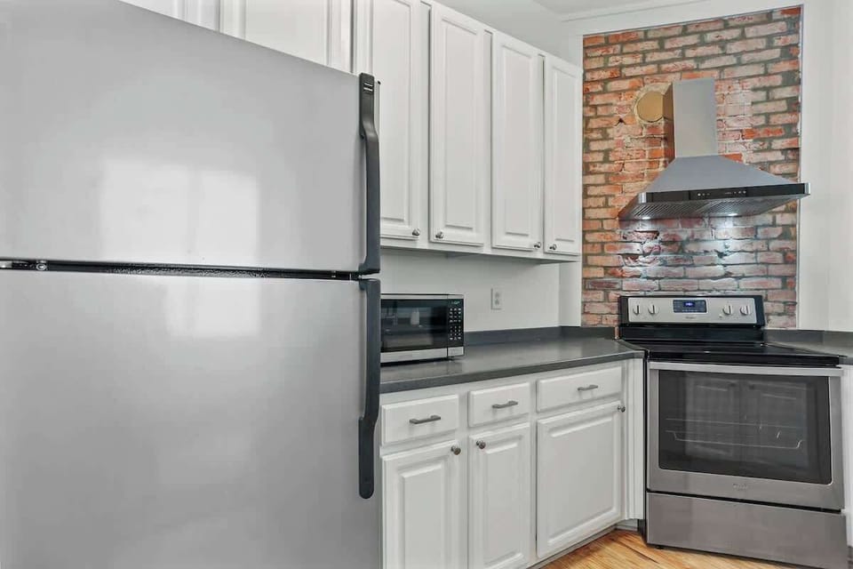 Cozy kitchen, perfect for quick breakfasts, snacks, or home cooked meals. Smartly designed with large windows to feel bright and welcoming. 