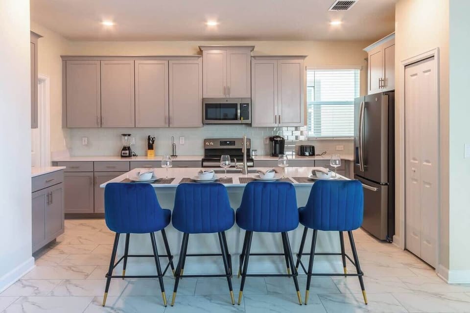 Fully equipped kitchen. 
ChampionsGate 5Bedroom Private Pool and Spa. Grill. Free water park. 