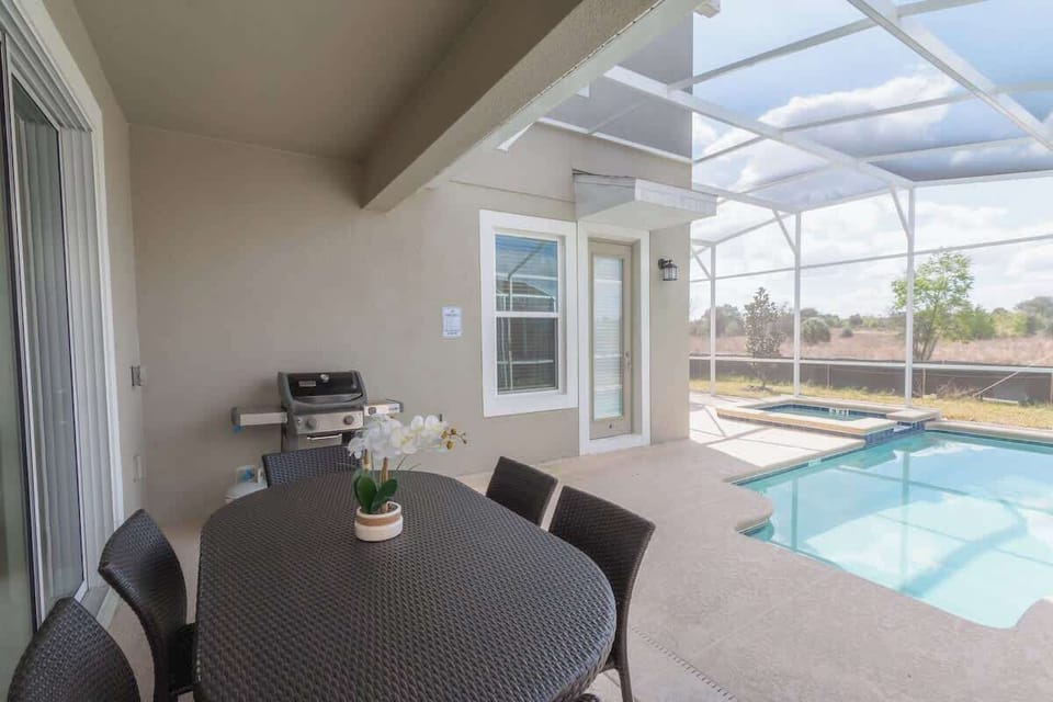 Private Pool and SPA. Grill. 

ChampionsGate 5Bedroom Private Pool and Spa. Grill. Free water park. 