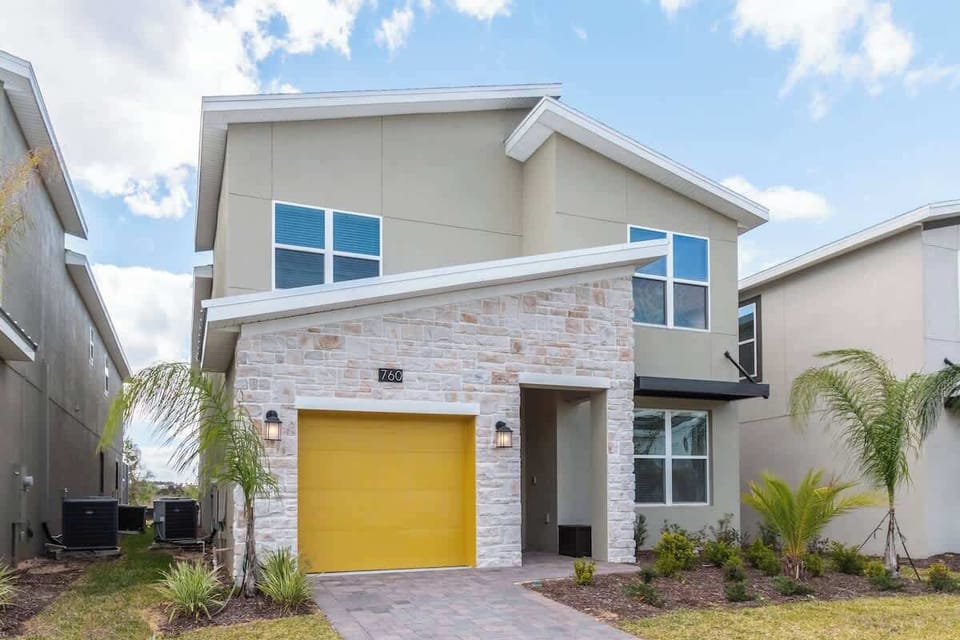 Single family home. 5 Bedroom 5 Bathroom. 
. 
ChampionsGate Private Pool and Spa. Grill. Free water park. 