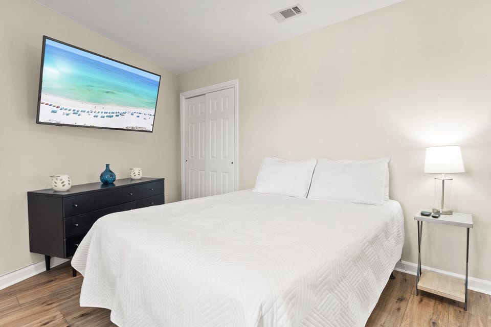 Guest Room:Queen Bed