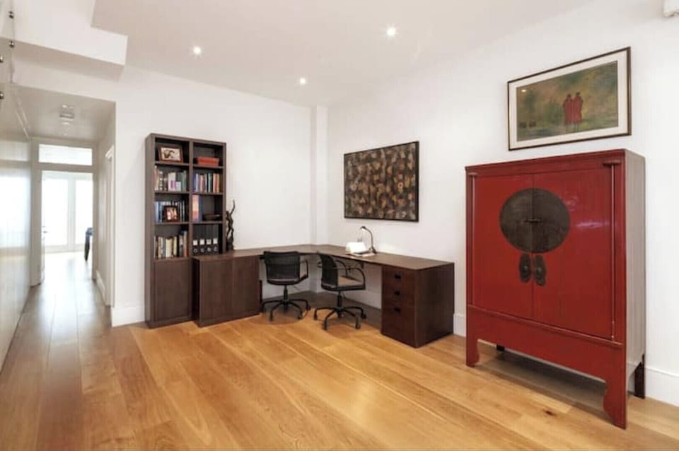 Desk/office area