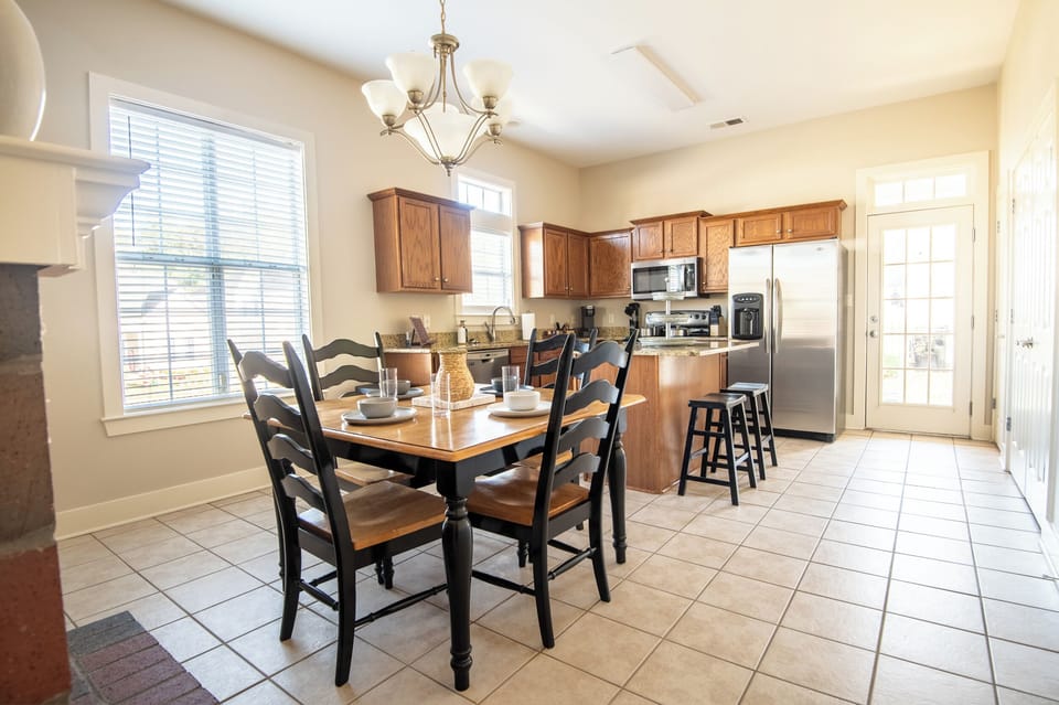 Fully equipped kitchen with dining area, perfect for enjoying home-cooked meals with family and friends.