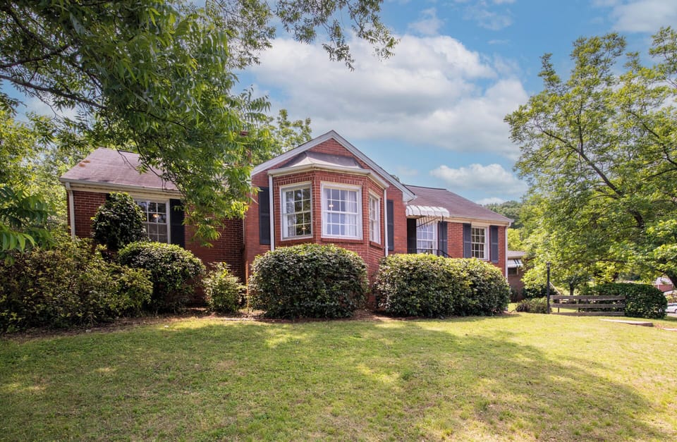 Glen Iris - Garden Haven the beautiful house on a hill