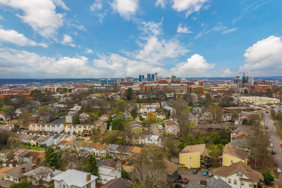 Stunning views of Birmingham’s skyline provide the perfect backdrop for your stay at Vulcan View Suites.