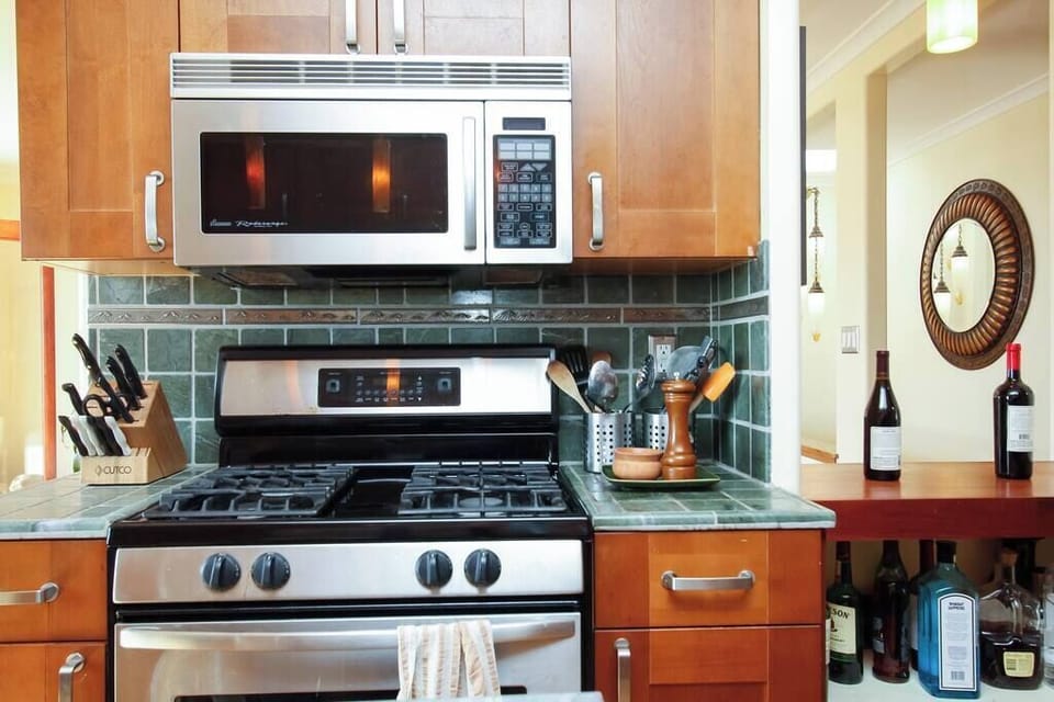 Kitchen, stainless steel appliances