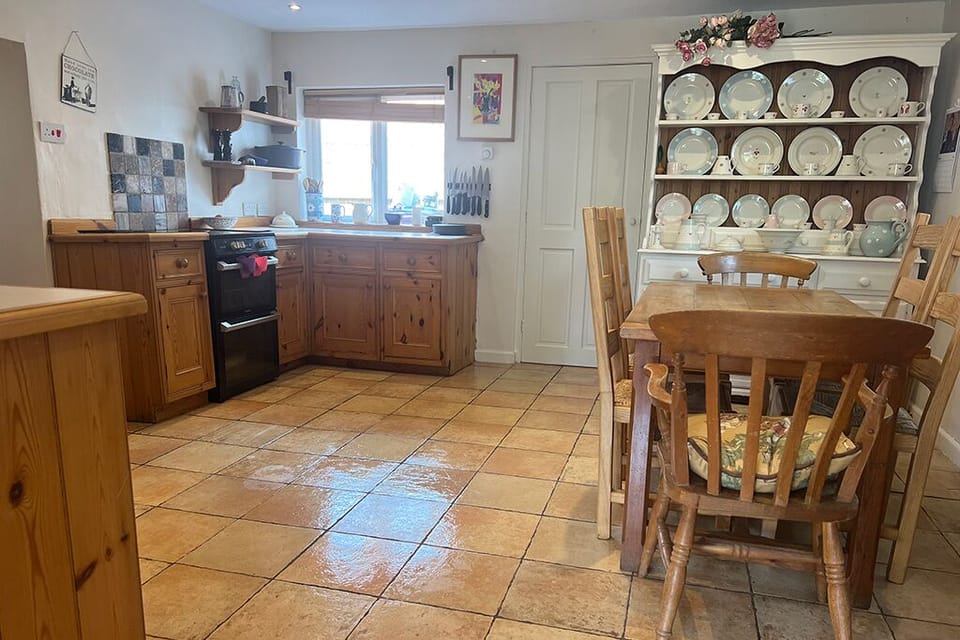 Freshly decorated kitchen/dining area