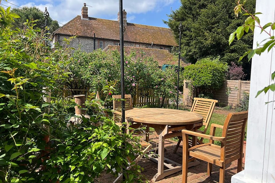 Great for breakfast/lunch/supper in the garden.
