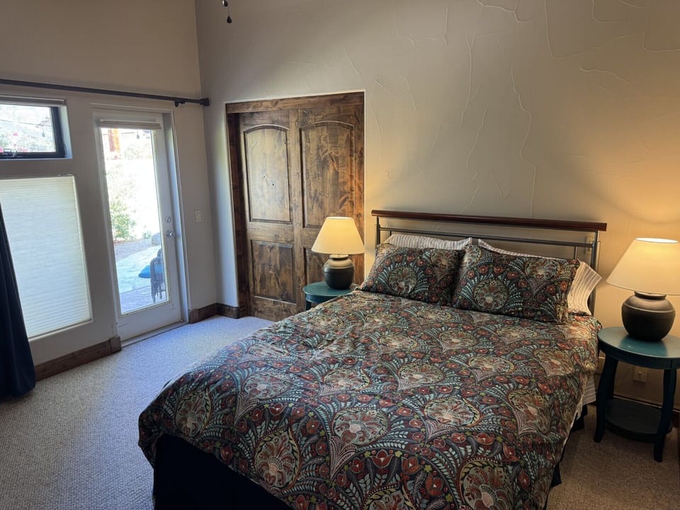 Guest Bedroom - Queen