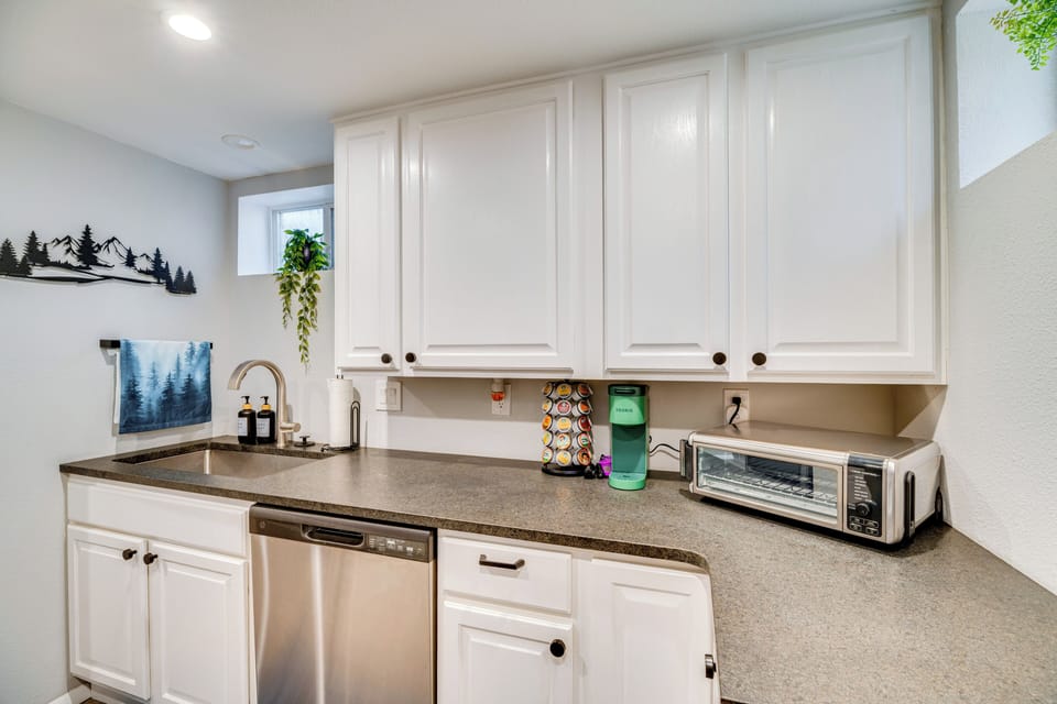 Kitchen | Refrigerator | Stove/Oven | Microwave