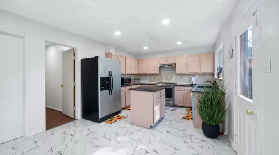 equipped kitchen and open layout