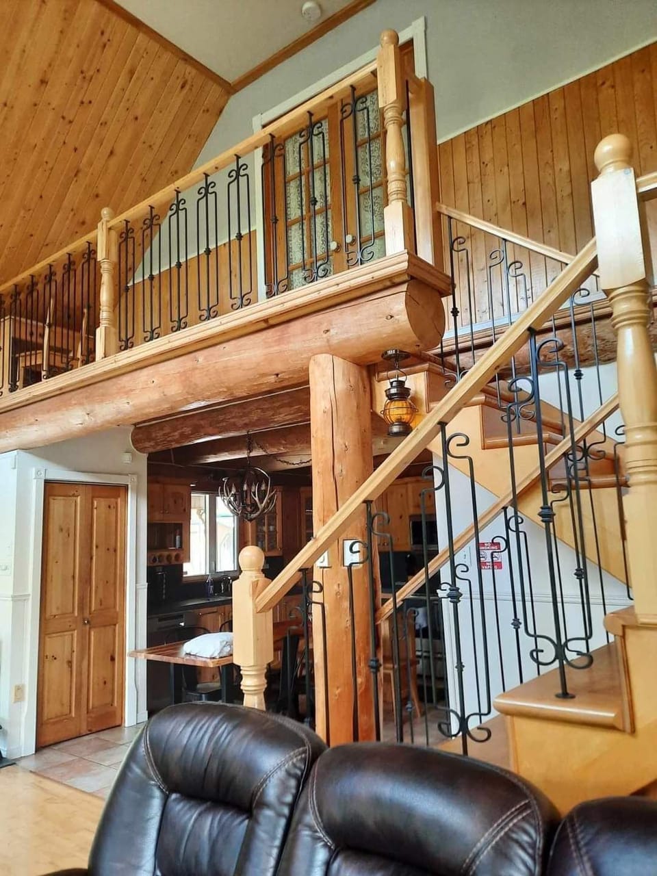 Escalier vers la mezzanine