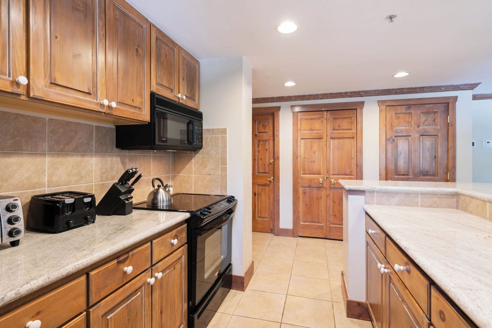 lodgetower-299-3391_52837819435_o